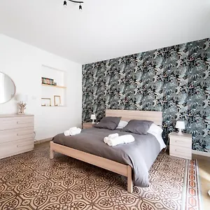 https://historic-center-apartment-catania-stays.taorminaitalyhotels.com